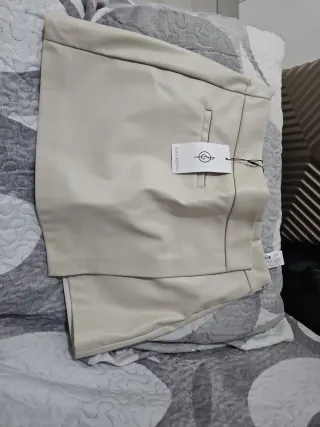 Falda pantalón Stradivarius beige