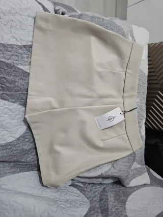 Falda pantalón Stradivarius beige