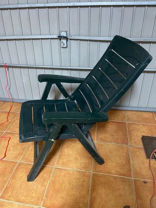 Tumbona de plástico verde