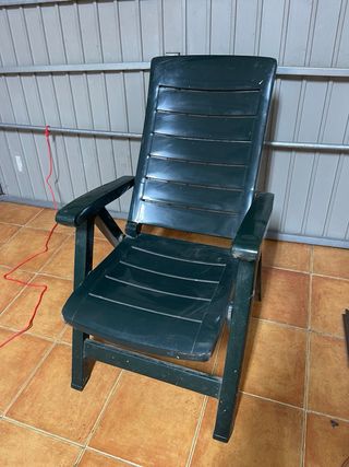 Tumbona de plástico verde