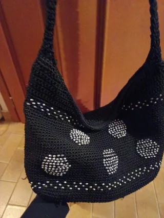 Borsetta nera con dettagli argento