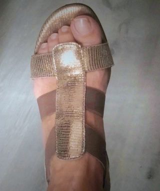 Bonitas sandalias doradas 36/37. Antes.