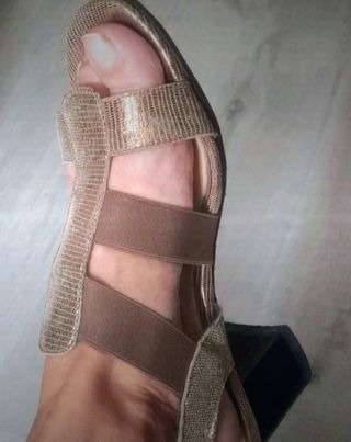 Bonitas sandalias doradas 36/37. Antes.