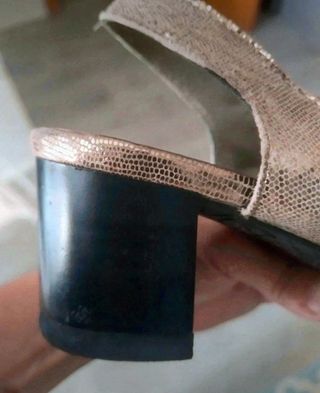 Bonitas sandalias doradas 36/37. Antes.