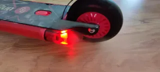 Patinete Roll Run. Echa humo, y tiene luz y sonido