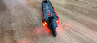 Patinete Roll Run. Echa humo, y tiene luz y sonido