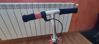 Patinete Roll Run. Echa humo, y tiene luz y sonido