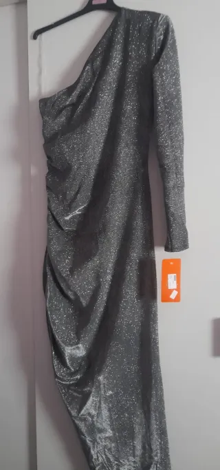 Vestido largo plateado brillante