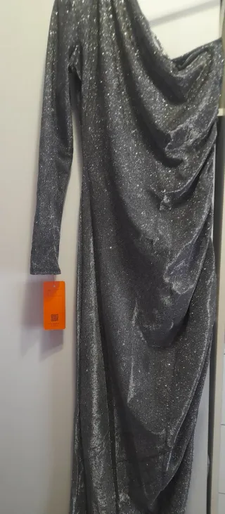 Vestido largo plateado brillante