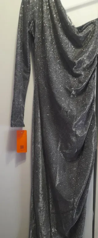 Vestido largo plateado brillante