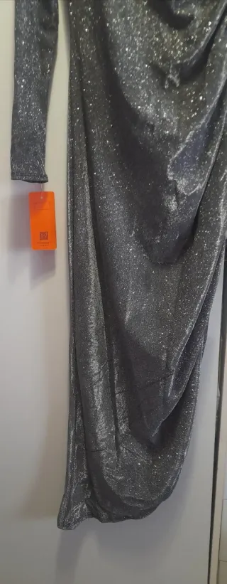 Vestido largo plateado brillante