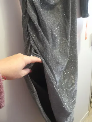 Vestido largo plateado brillante