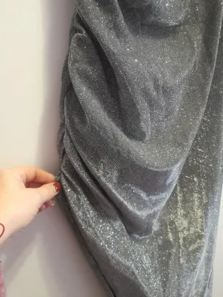 Vestido largo plateado brillante