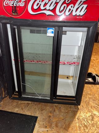 Nevera Coca-Cola con puerta de cristal