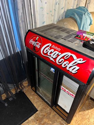 Nevera Coca-Cola con puerta de cristal