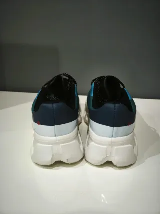 Sneakers sportive taglia 42