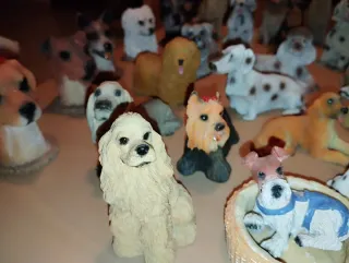 Figuras de perros decorativas