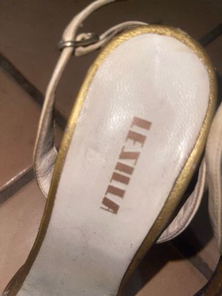 Tacchi dorati Lesilla donna con fiore