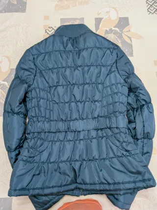 Chaqueta azul acolchada