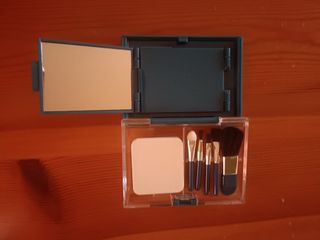 Cofanetto trucco con specchio e pennelli