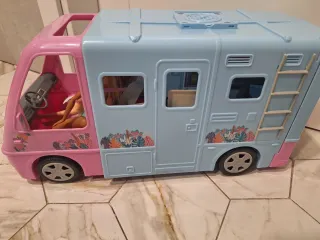 Furgoneta Barbie con bambole