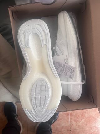 Adidas Ultraboost 23 Talla 43 Blancas