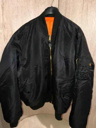 Chaqueta Alpha Industries MA1 Negra Naranja