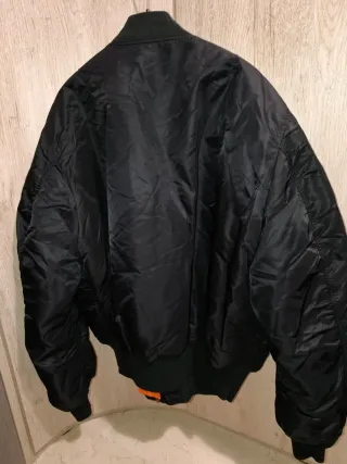 Chaqueta Alpha Industries MA1 Negra Naranja