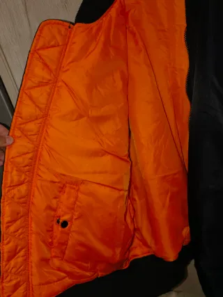 Chaqueta Alpha Industries MA1 Negra Naranja