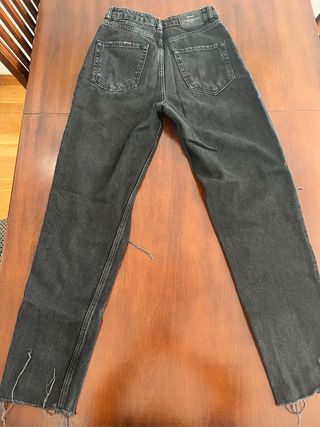 Pantalón vaquero negro Stradivarius T.34 chica