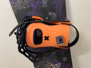 Tabla de Snowboard GNU con Fijaciones