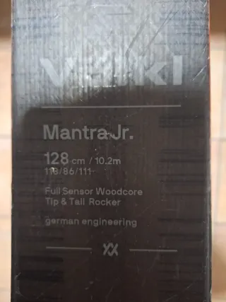 Esquís Völkl Mantra Jr. con fijaciones Marker