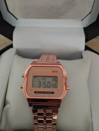 Reloj Digital Dorado