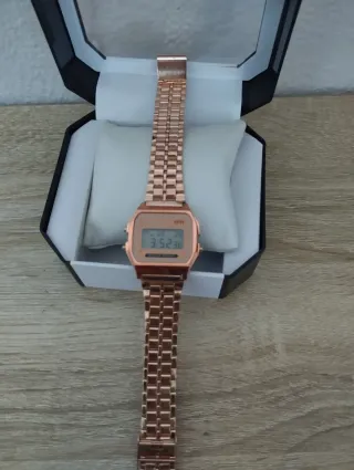 Reloj Digital Dorado