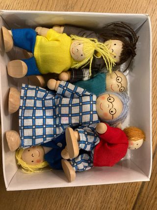 Casa di bambole in legno e famiglia di bambole Goki