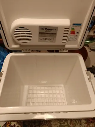 Nevera portátil azul sin usar