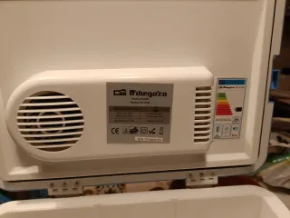 Nevera portátil azul sin usar