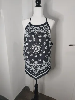 Top tipo pañuelo bandana