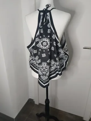 Top tipo pañuelo bandana