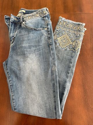 Pantalón tejano ZAC & ZOE bordado T.36