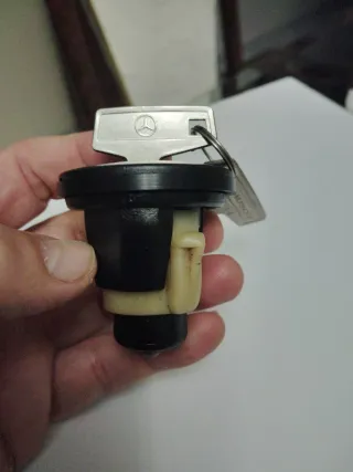Tapón combustible Mercedes MB100 con llave