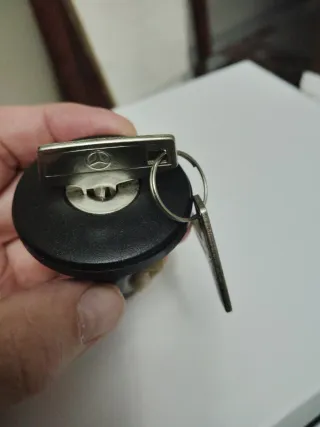 Tapón combustible Mercedes MB100 con llave