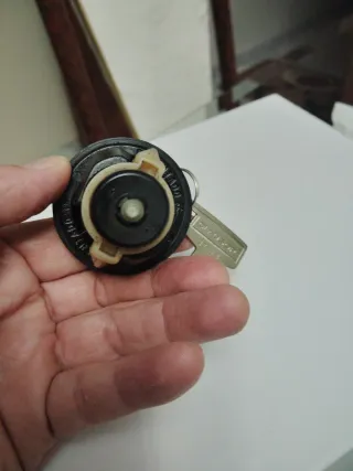 Tapón combustible Mercedes MB100 con llave