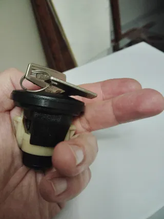 Tapón combustible Mercedes MB100 con llave