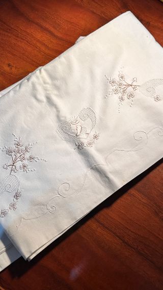 Sábanas antiguas bordadas a mano