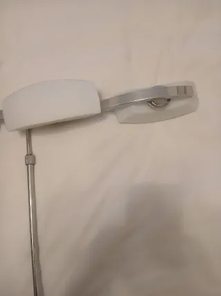 Lampade da soffitto argentate e bianche