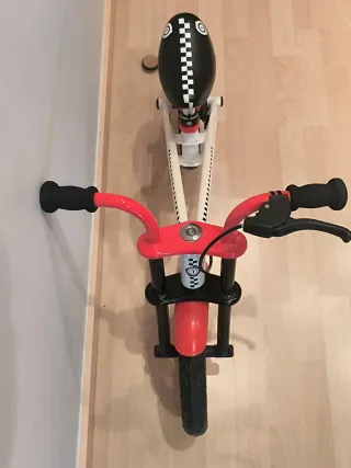 Bici sin pedales y casco infantil