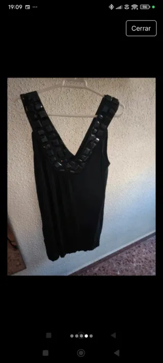 Vestido elegante con pedrería