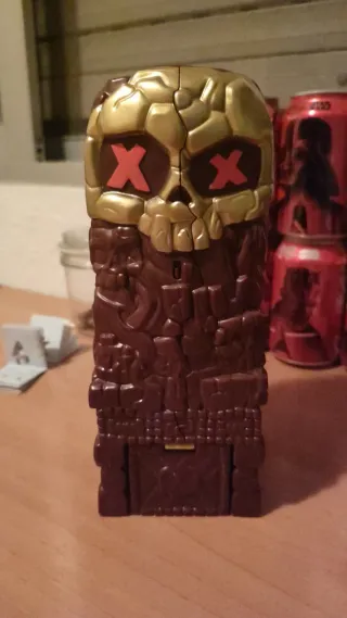 Treasure X Figura Calavera Dorada