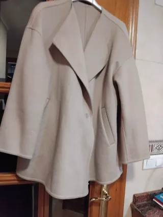 Chaquetón mujer color camel tallaL/XL.